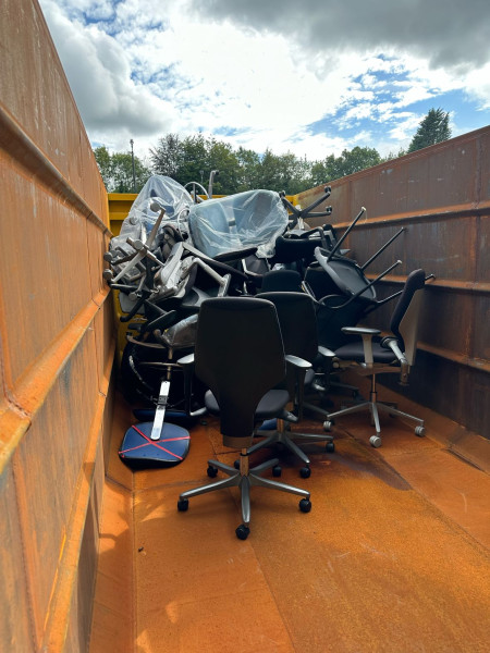 5-things-removals-companies-should-know-before-disposing-of-old-office-furniture