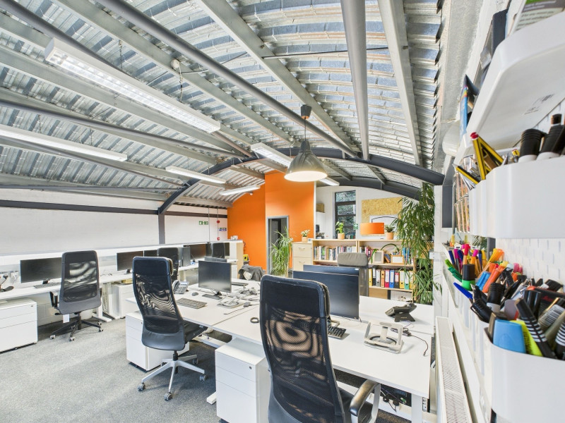 luxury-for-less-how-refurbished-office-furniture-brings-high-end-design-within-reach